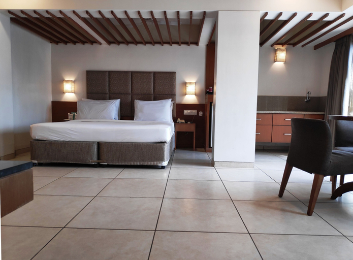 Bedroom 3, Budget Inn Bellevue, Surat