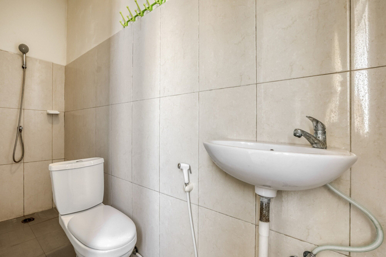 Bathroom 5, KoolKost @ Bypass Nusa Dua, Badung