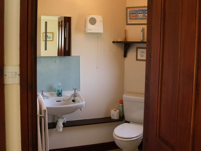 Bathroom 3, Lower Thornton Farm, Devon