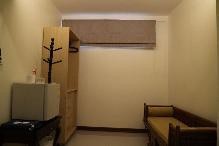 Others 5, Nine Place Sukhumvit 46, Khlong Toey