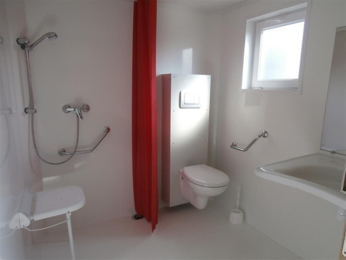 Bathroom 4, Camping Les Goelands, Morbihan