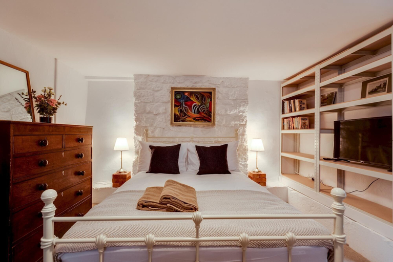 Bedroom 4, The Summertown Studio 1 Bedroom Kitchenette, Oxfordshire
