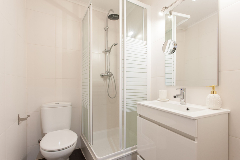 Bathroom 3, Moniz Studio Apartment - by LU Holidays, Lisbon