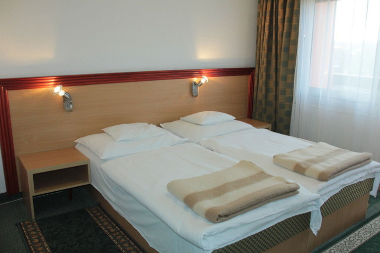 Bedroom 3, Tisza Sport Hotel, Szeged