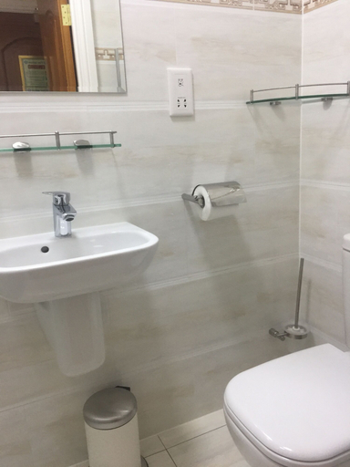 Bathroom 3, White House Hotel London, London