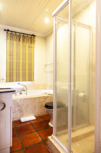 Bathroom 3, Navarre Farm Cottages, Cape Winelands