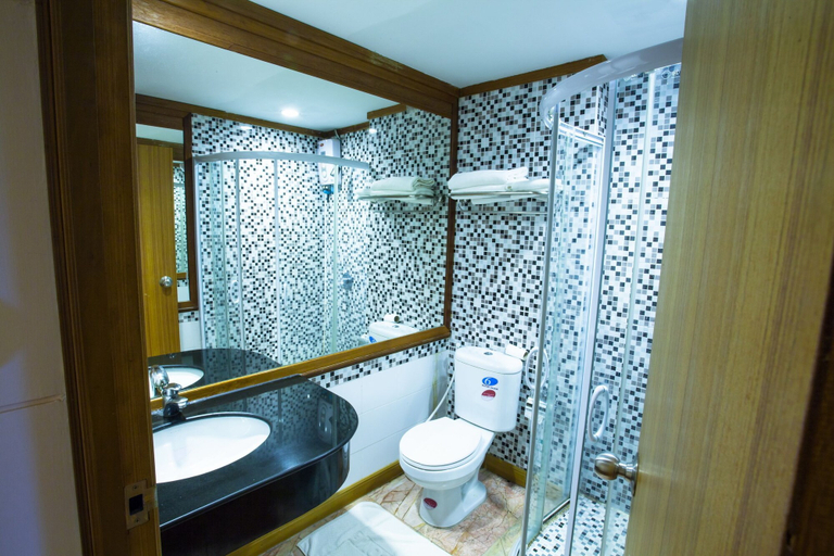 Bathroom 4, NH Elegant Hotel, Muang Sakon Nakhon