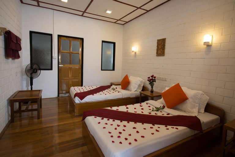 Bedroom 2, Teak Wood Hotel, Taunggye
