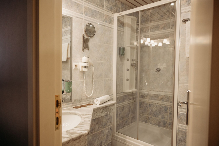 Bathroom 4, Hotel Kunst, Krško