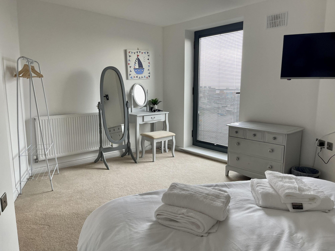 Room 2, Superior 2 Bedroom Condo With Stunning Sea Views, West Sussex