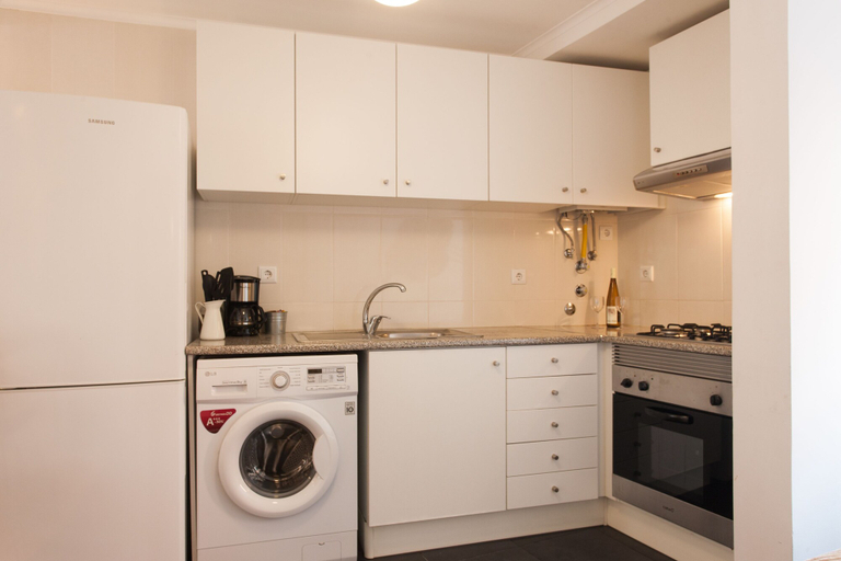 Others 5, Moniz Studio Apartment - by LU Holidays, Lisbon