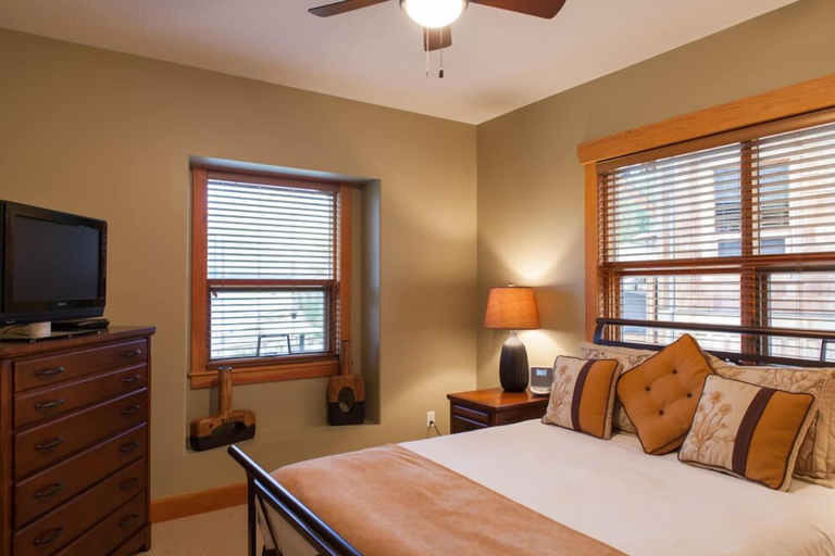 Bedroom 3, Carmel Beach Private Lodges, Columbia-Shuswap