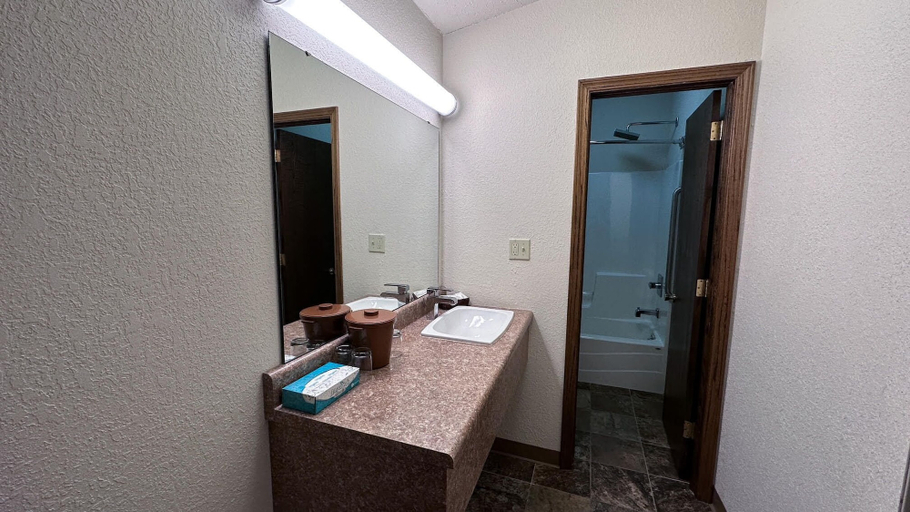Bathroom 3, The Shelby Inn, Shelby
