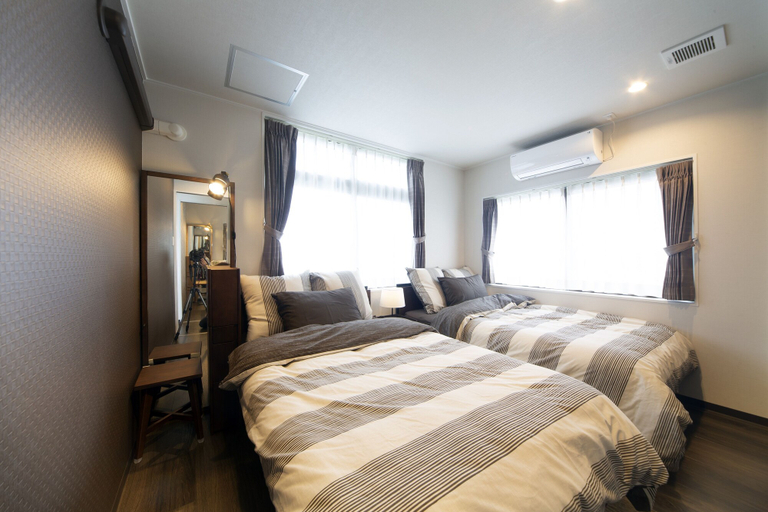 Bedroom 3, Curchibe, Onna