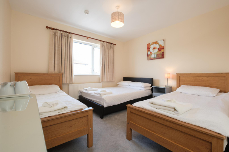 Bedroom 2, Four Seasons B&B