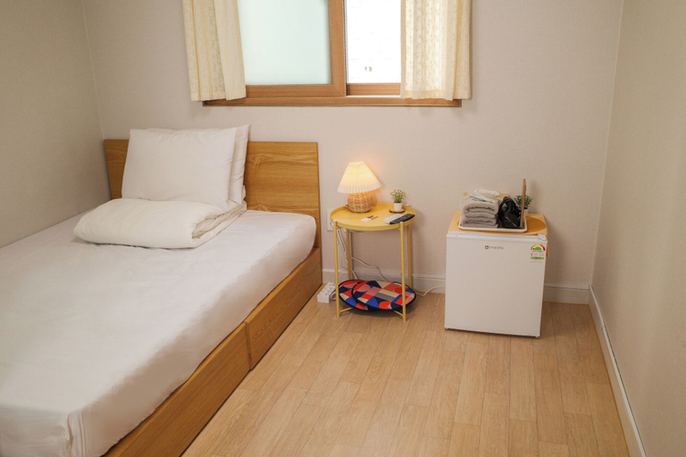 Bedroom 4, Starria Hostel Foreign Guest Only, Jung