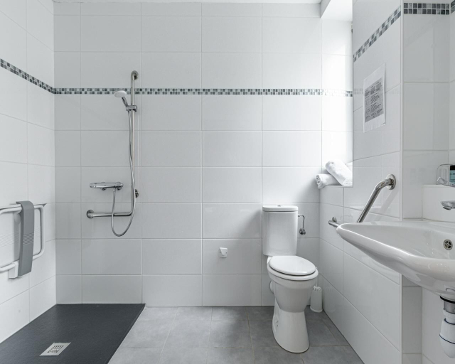Bathroom 4, Hôtel Esplanade, Bas-Rhin