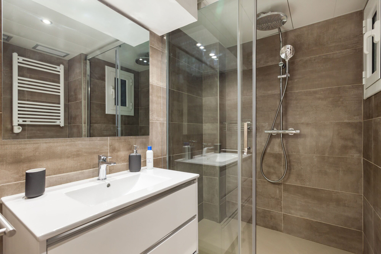 Bathroom 4, Pineda Be My Guest Castelldefels, Barcelona