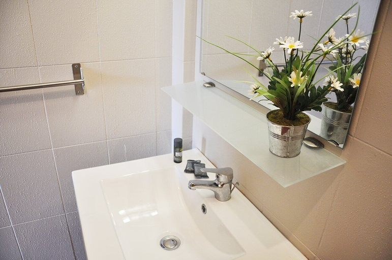 Bathroom, I tre Golfi Faro Blu, Trapani