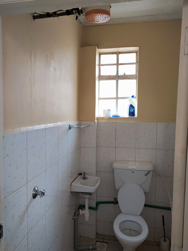 Bathroom, Mdawida Homestay, Langata