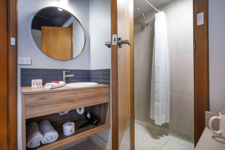 Bathroom 3, Nightcap at Empire Hotel, Adelaide
