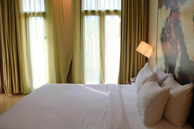 Bedroom 3, The Waterfront Shaw, Pune