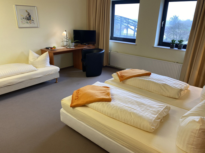 Bedroom 3, Hotel Brückentor, Schaumburg
