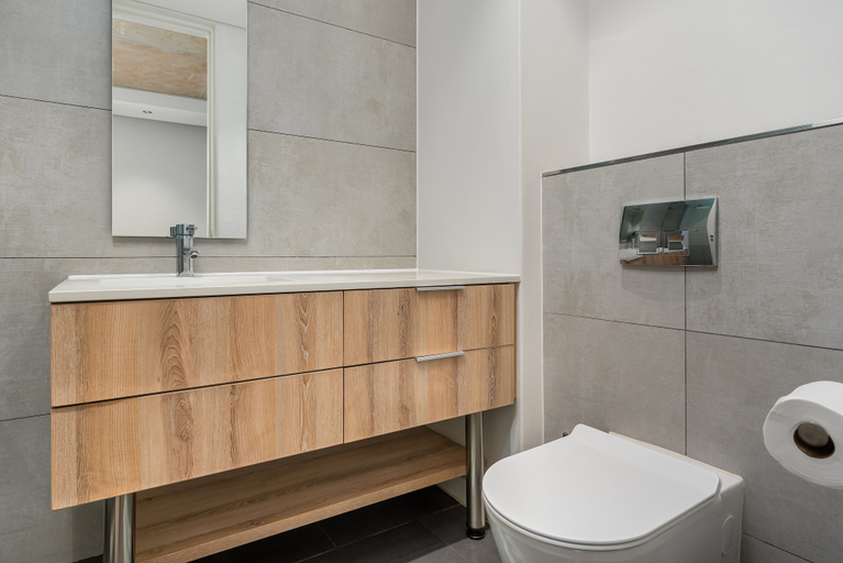 Bathroom 3, Matrix 504, City of Cape Town