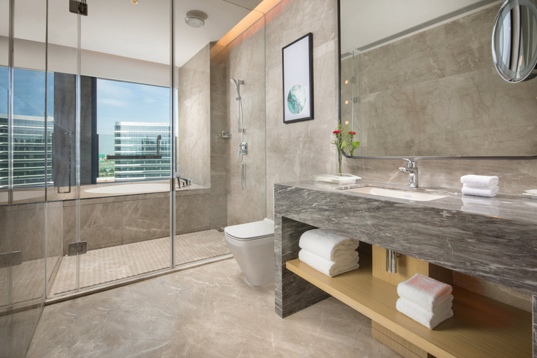 Bathroom 2, Holiday Inn ZHENGZHOU RIVERSIDE by IHG, Zhengzhou
