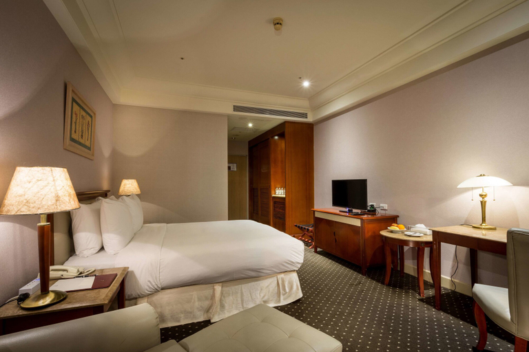 Bedroom 4, Grand View Hotel, Changhua