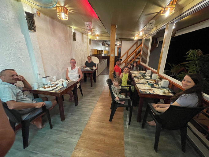 Food & Drinks 5, Dhamana Beach