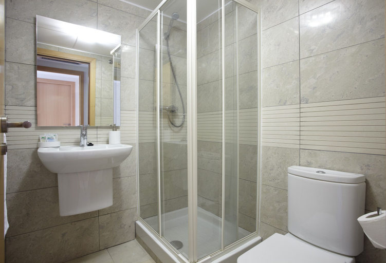 Bathroom 4, Ibersol Spa Aqquaria Suites, Tarragona