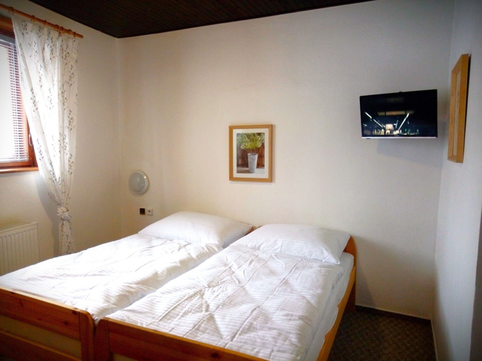 Bedroom 2, Chata Ještědka, Liberec