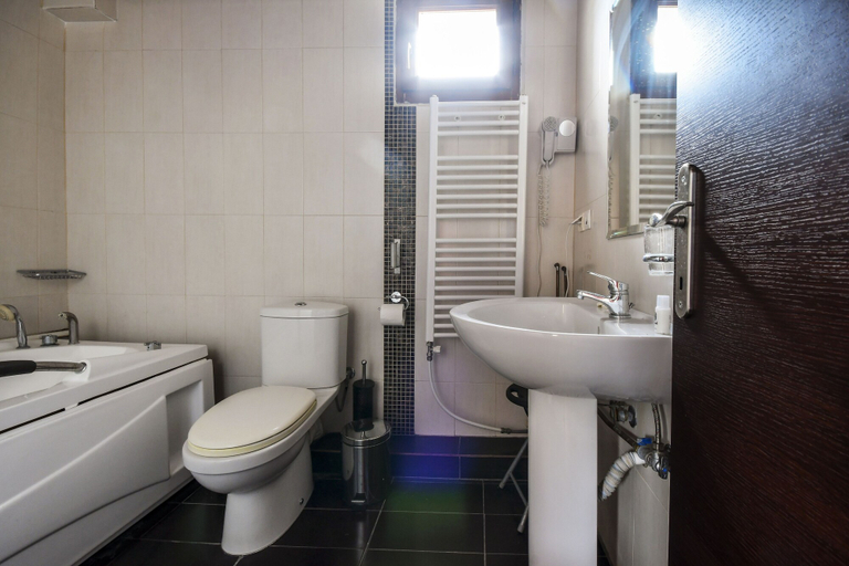 Bathroom 4, Archontiko Liamas, Central Macedonia