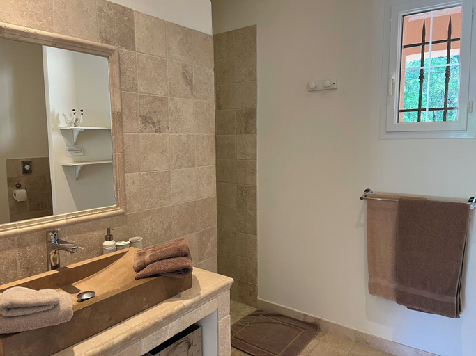 Bathroom 5, Le Mas Sans Soucis, Var