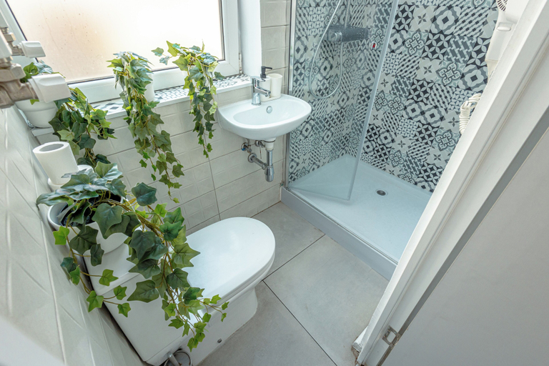 Bathroom 2, First Hostel Bucur 21, Municipiul Bucuresti