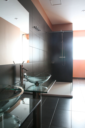 Bathroom 5, Hotel Indiana, Madrid