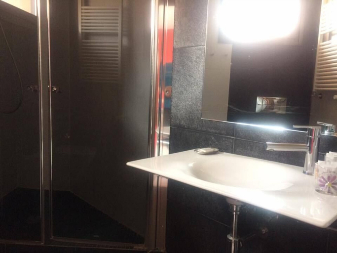 Bathroom 3, Allucant, Zaragoza