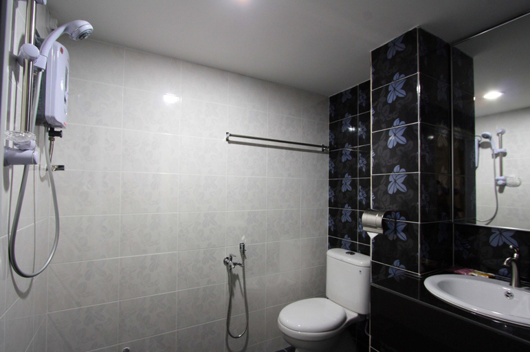 Bathroom 5, Shamrock Guest House, Kinta