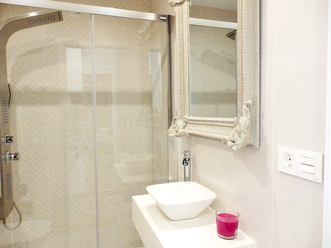Bathroom 4, Waterfront Santa Clara Apartments, Málaga