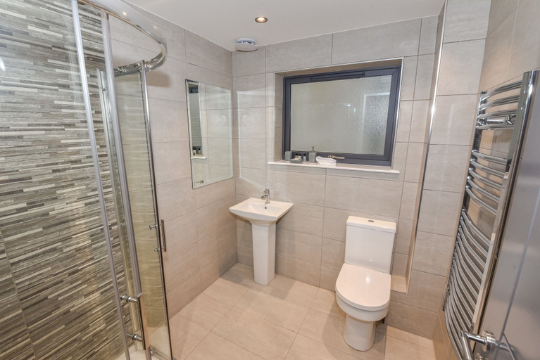 Bathroom 4, Dream Apartments St Thomas Hall, Belfast