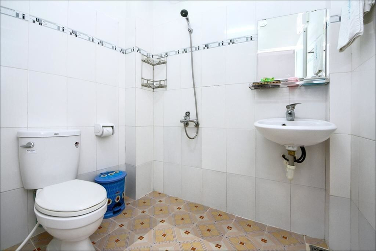 Bathroom 4, Blue Clouds Homestay, Da Nang