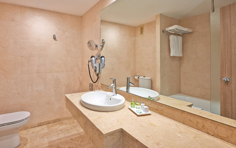 Bathroom 4, NH Ciudad de Zaragoza, Zaragoza