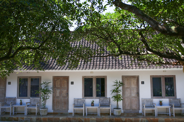 Exterior 8