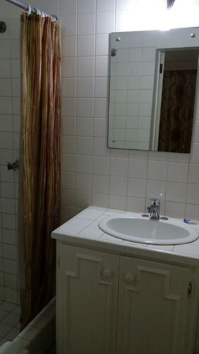 Bathroom 5, Pineapple Court Hotel