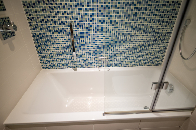 Bathroom 4, Holiday Inn LEICESTER - WIGSTON by IHG, Leicester