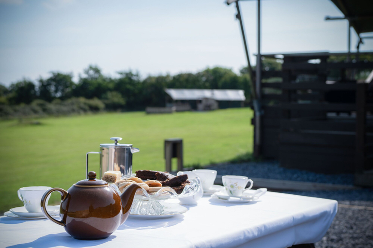 Food & Drinks 5, Whiteford Glamping Tent - Llangennith, Swansea