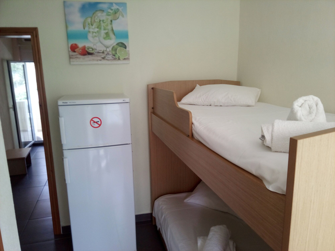 Bedroom 4, Nikos Apartments, Central Macedonia