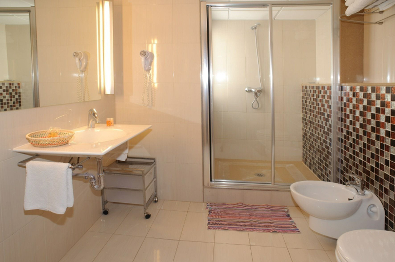 Bathroom 5, Apartamentos San Francisco, Baleares