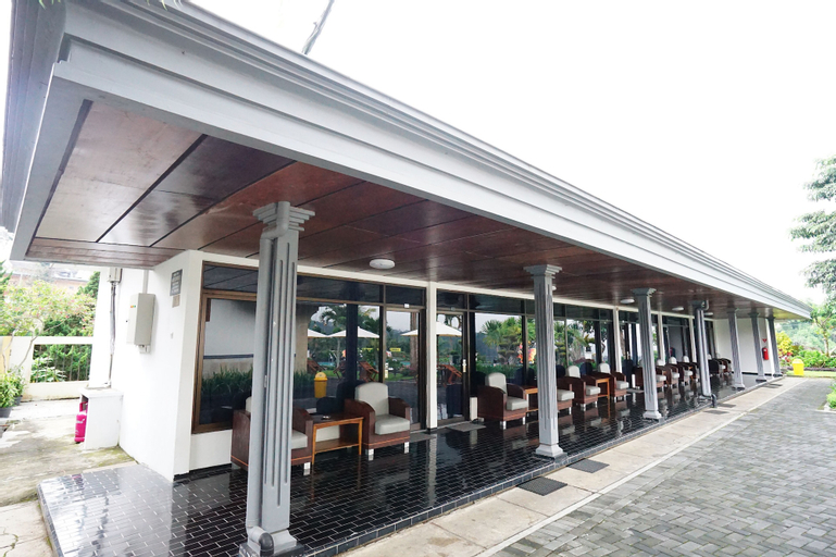 Exterior & Views 25